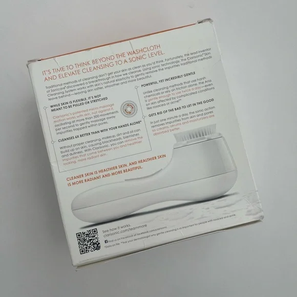 Clarisonic Aria Facial Cleaning Brush - Picture 2 of 4